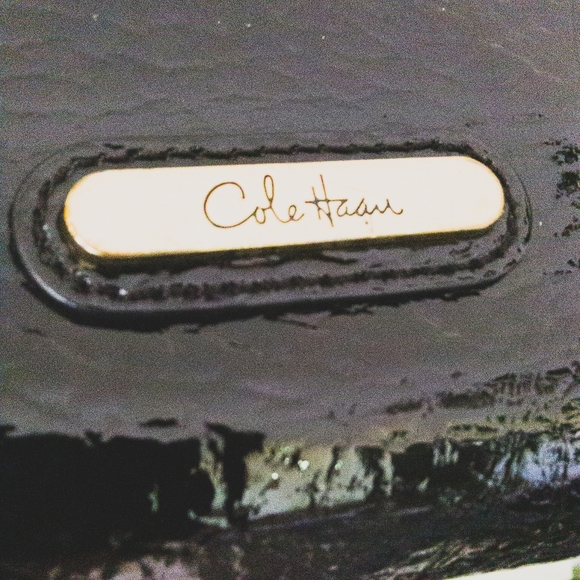 *SOLD* COLE HAAN Chic Black Patent Leather Large Shoulder Bag - Picture 9 of 13